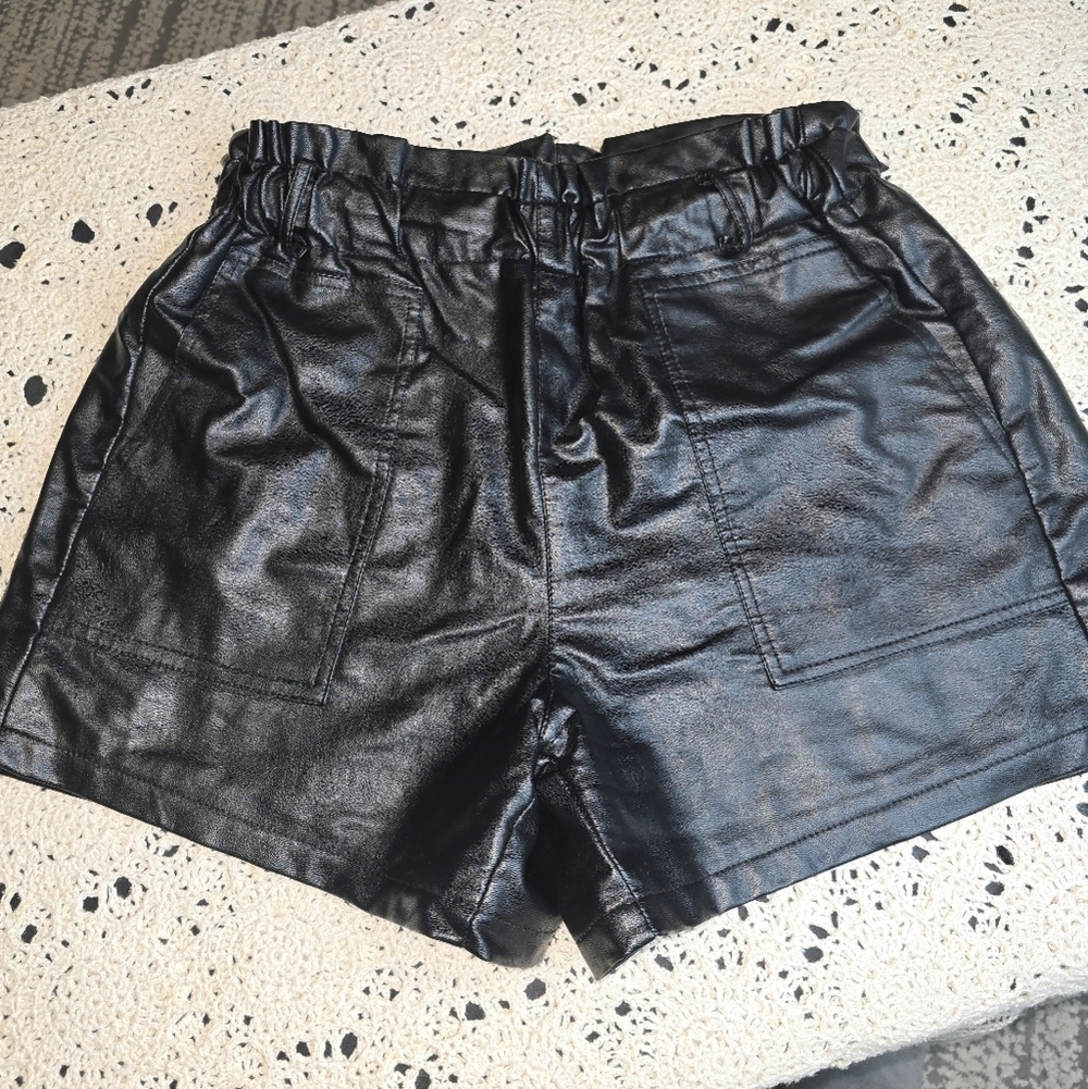 Ramisu, Black Faux Leather Shorts, Womens M, High Waisted